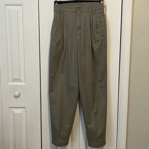 Liz Claiborne Pants - Liz Claiborne Sport Pleated Front Olive Green Women’s pants Size 8